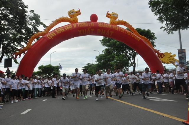 Các vận động viên tham gia giải chạy vì cộng đồng tại Đà Nẵng.