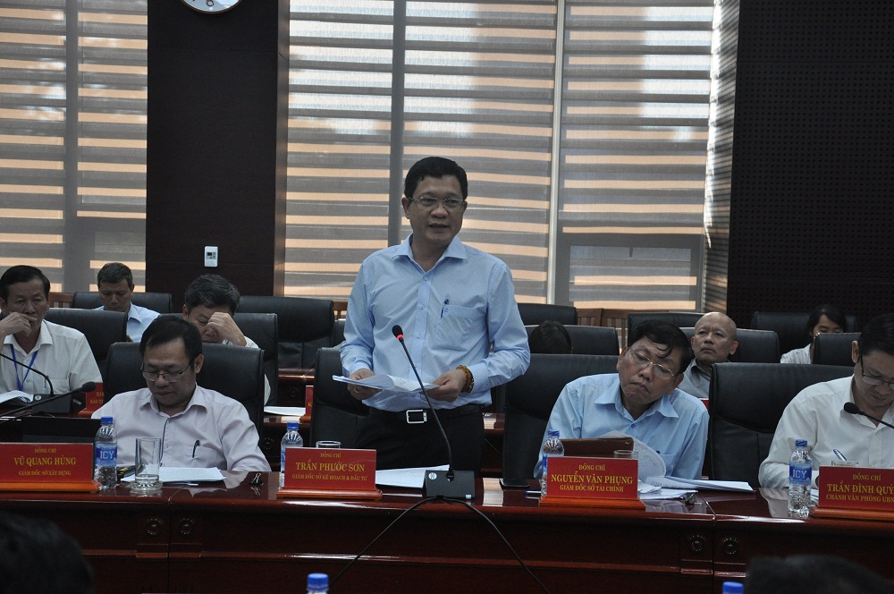 Ông Trần Phước Sơn báo cáo các Dự án động lực, trọng điểm trên địa bàn TP. Đà Nẵng. 