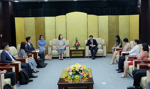 Ông Đặng Việt Dũng, Phó chủ tịch UBND TP. Đà Nẵng trong buổi làm việc  với bà Lim In Young.