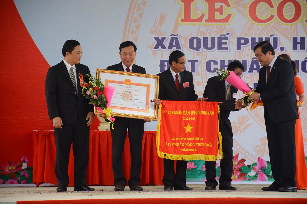 Xã Quế Phú đón nhận danh hiệu xã Nông thôn mới.