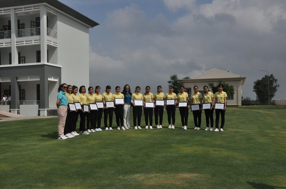 Những học viên chuyên ngành bảo trì sân golf theo học tại Trung tâm.