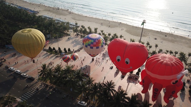 Lễ hội Khinh khí cầu diễn ra tại Công viên biển Đông.