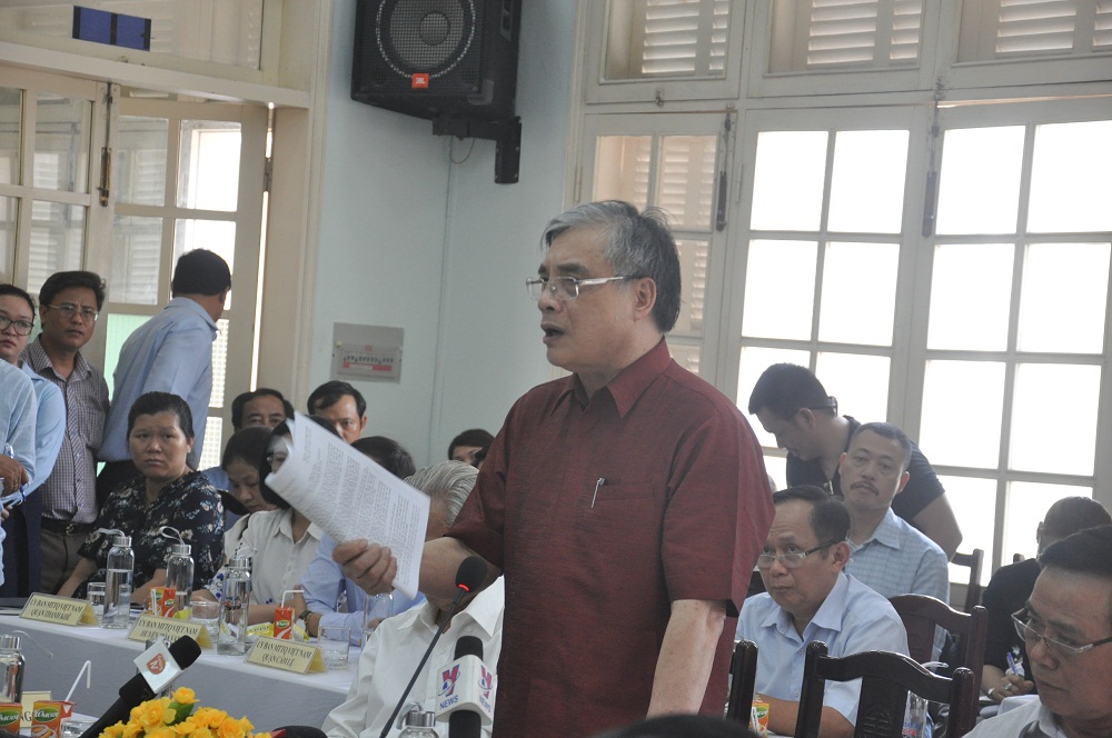 Ông Trần Đình Thiên phát biểu tại hội nghị.