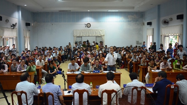 Chính quyền tỉnh Quảng Nam tổ chức đối thoại với người dân.