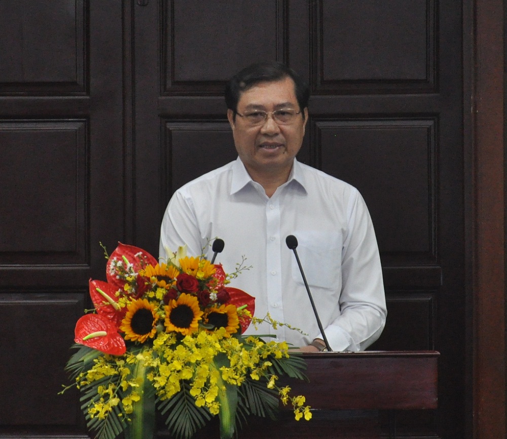 Ông Huỳnh Đức Thơ phát biểu tại chương trình Hội đồng nhân dân với cử tri.