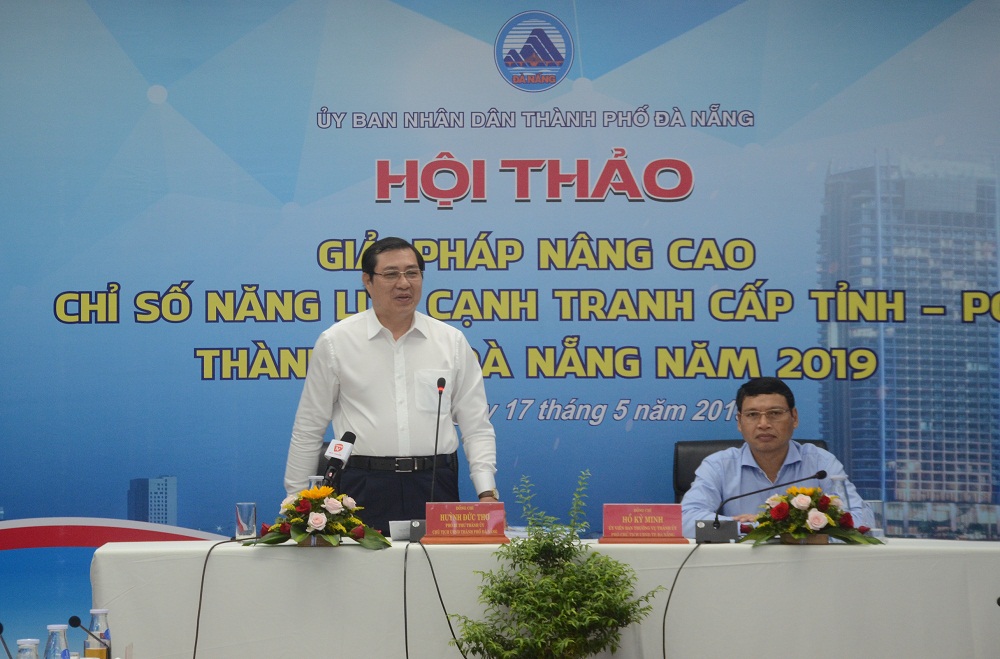 Ông Huỳnh Đức Thơ phát biểu tại hội thảo nâng cao năng lực cạnh tranh cấp tỉnh.