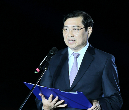 Ông Huỳnh Đức Thơ phát biểu trong đêm khai mạc Lễ hội pháo hoa DIFF 2019.