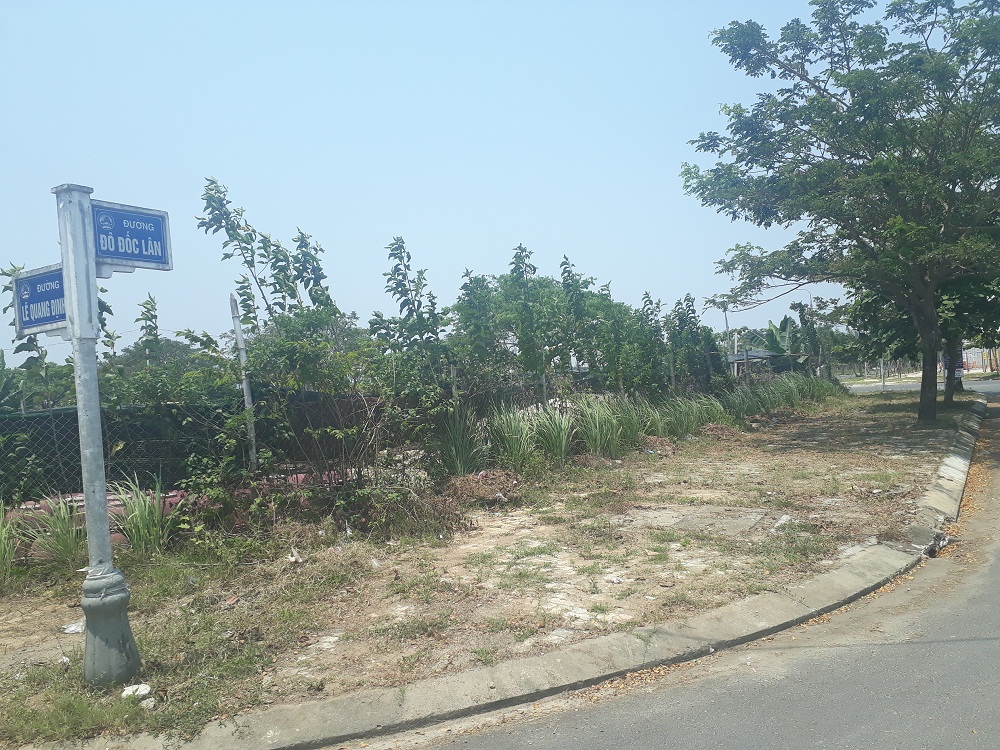 Khu đất Đô Đốc Lộc, nơi bà Nguyễn Thị Bích Thuận - Tổng giám đốc Công ty Cổ phần đầu tư và phát triển Quảng Đà vẽ Dự án để lừa đảo, chiếm đoạt tài sản.
