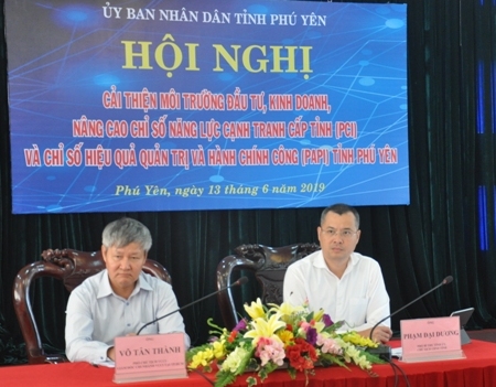 Ông Phạm Đại Dương và ông Võ Tấn Thành chủ trì hội nghị.