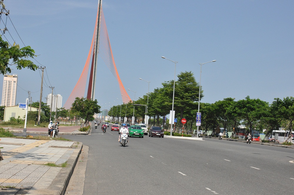 Nút giao thông phía tây cầu Trần Thị Lý thường xuyên xảy ra kẹt xe.