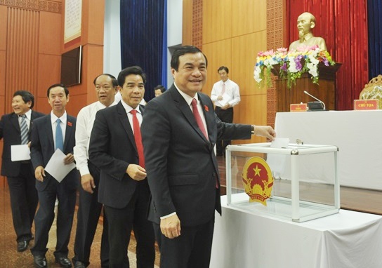 100% đại biểu HĐND tỉnh Quảng Nam thống nhất bầu ông Lê Trí Thanh làm Chủ tịch UBND tỉnh.