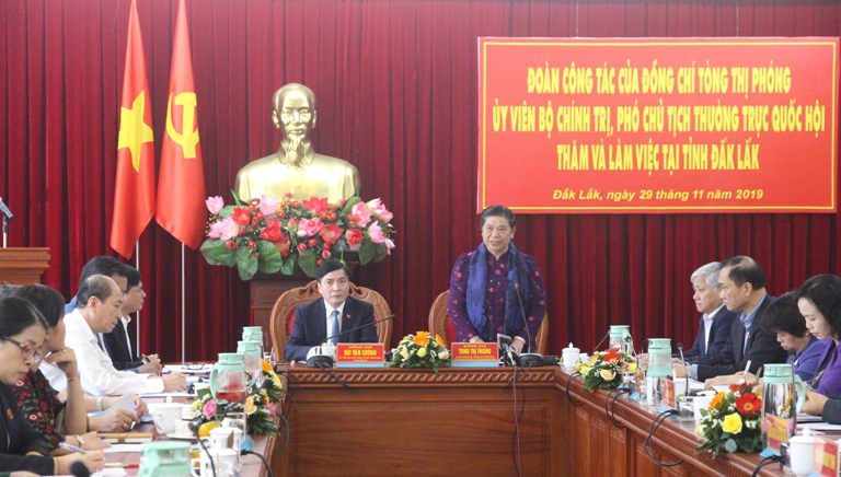 đồng chí Tòng Thị Phóng, Ủy viên Bộ Chính trị, Phó Chủ tịch Thường trực Quốc hội phát biểu tại buổi làm việc với tỉnh Đắk Lắk.