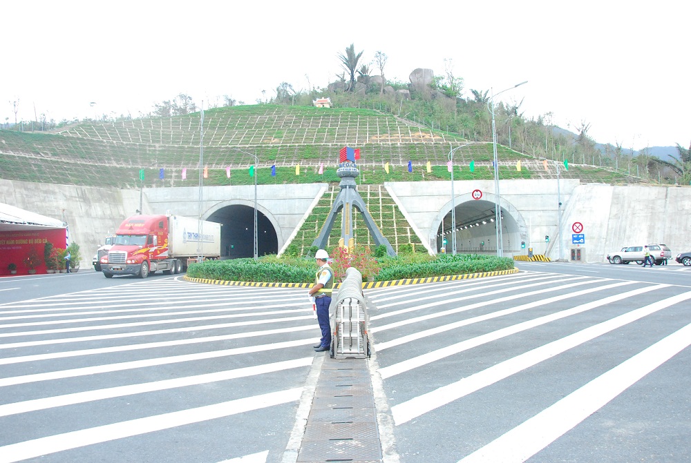 Hầm đường bộ Đèo Cả được đưa vào sử dụng đã góp phần vào sự phát triển của tỉnh Phú Yên.