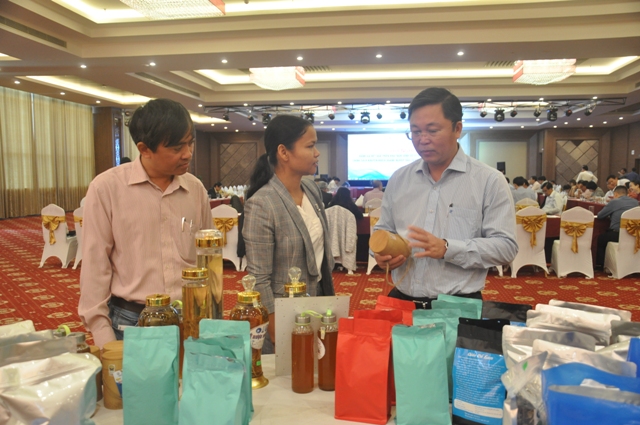 Nhiều sản phẩm nông nghiệp đặc trưng của tỉnh Quảng Nam đã được trưng bày tại Hội nghị.