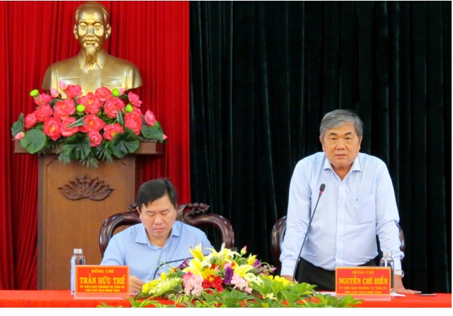 Phó chủ tịch Thường trực tỉnh Phú Yên, ông Nguyễn Chí Hiến phát biểu tại cuộc họp.