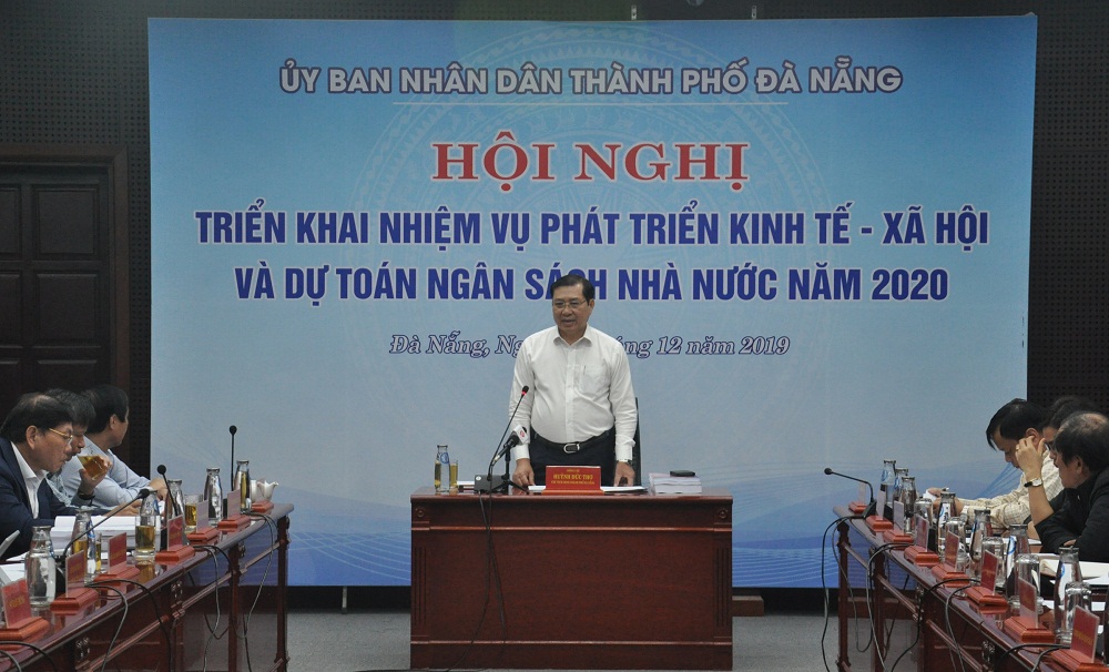 Ông Huỳnh Đức Thơ phát biểu tại cuộc họp.