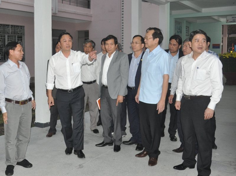 Chủ tịch UBND tỉnh Quảng Nam, ông Lê Trí Thanh trong lần kiểm tra công tác phòng chống dịch Covid-19 tại Hội An.