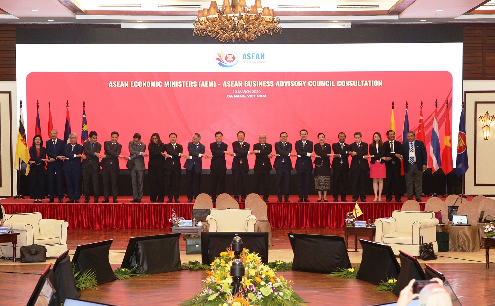 Bộ trưởng kinh tế, các trưởng đoàn chuyên gia kinh tế cấp cao các nước thành viên ASEAN và 9 quốc gia đối tác tham gia Hội nghị.