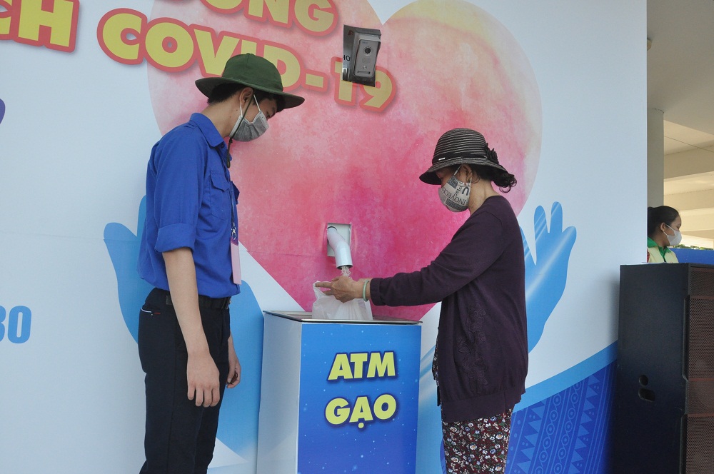 ATM gạo lan tỏa yêu thương tại Đà Nẵng.