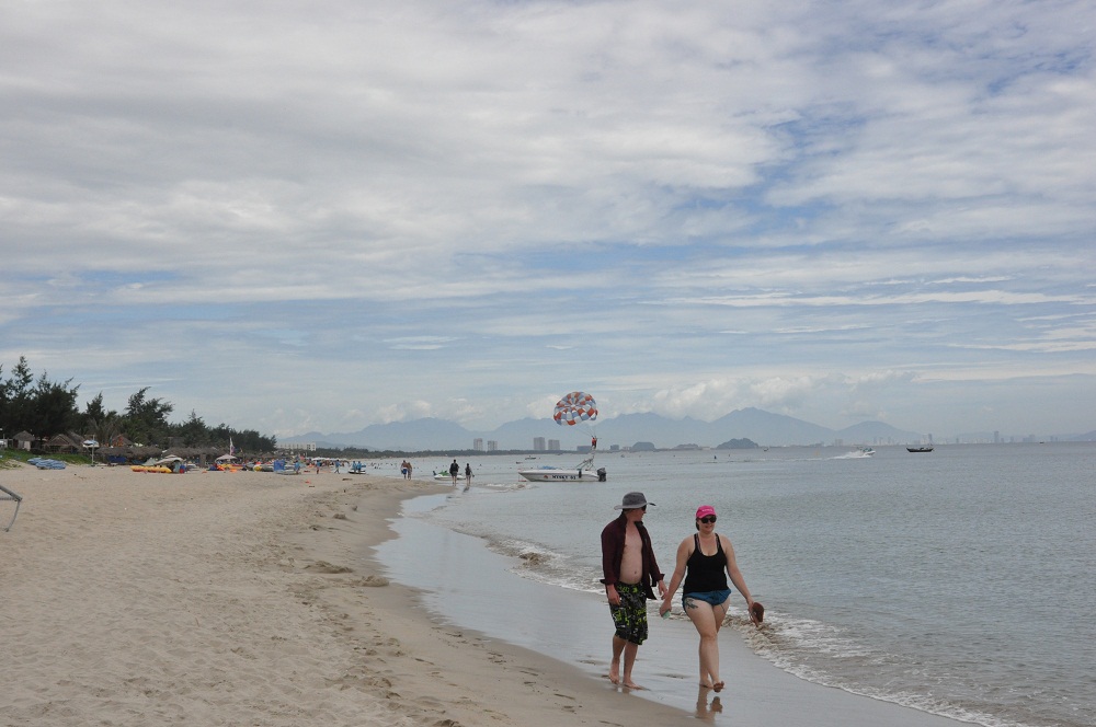 Quảng Nam mở lại hoạt động các bãi tắm biển.