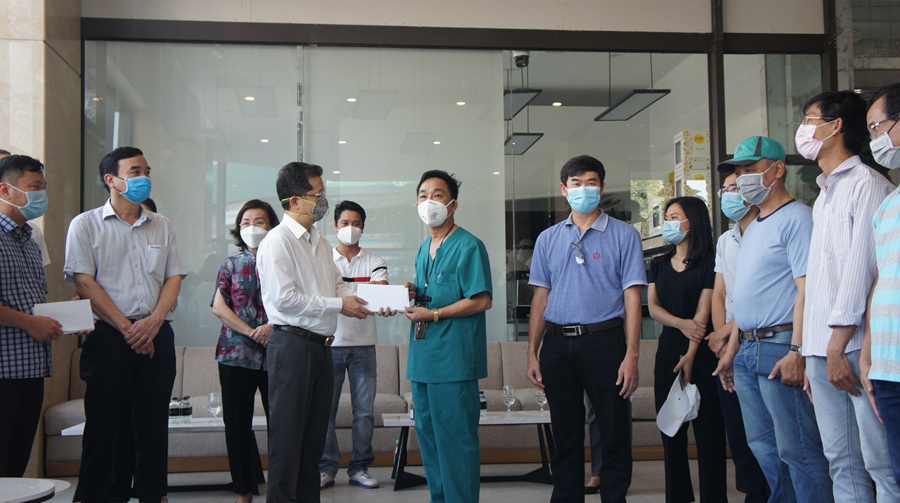 Lãnh đạo TP. Đà Nẵng cảm ơn các đoàn bác sỹ đã đến hỗ trwoj thành phố chống dịch.