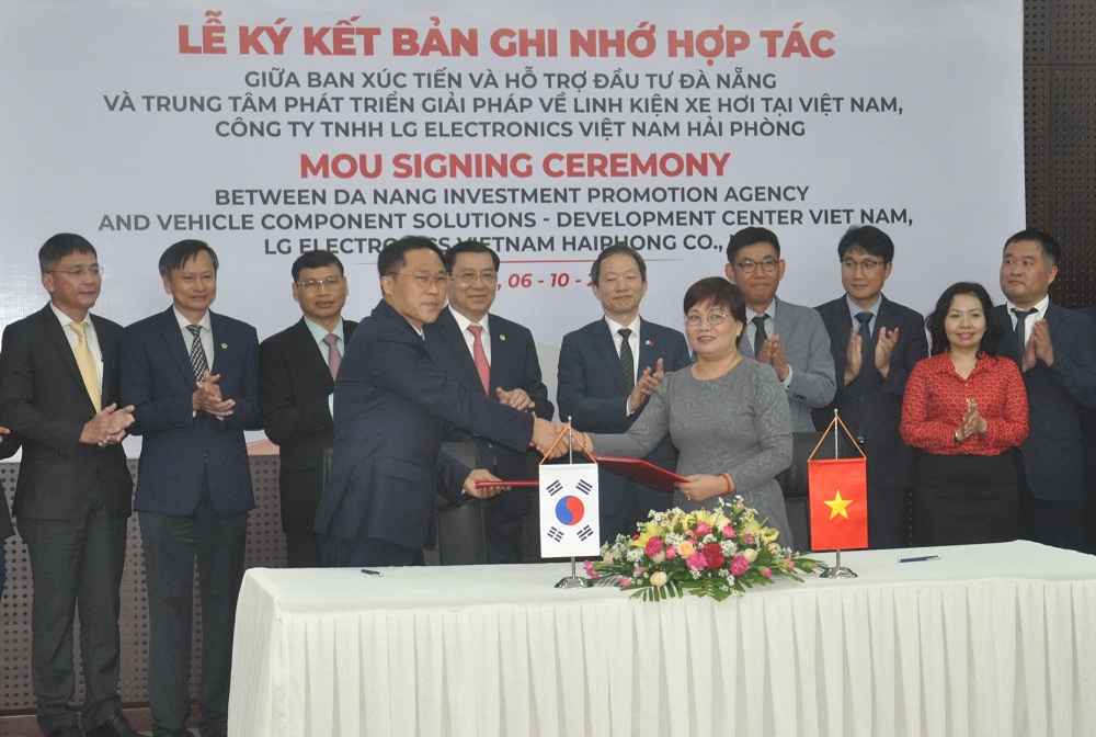 Ban Xúc tiến và Hỗ trợ đầu tư Đà Nẵng  và Trung tâm Phát triển giải pháp về linh kiện xe hơi tại Việt Nam ký kết bản ghi nhớ hợp tác. 