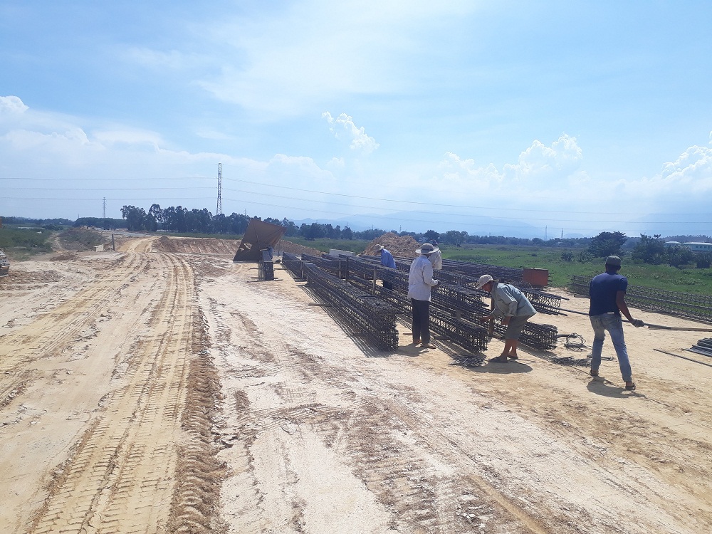 Dự án Tuyến đường ven sông Tuyên Sơn- Túy Loan hiện đang vướng mặt bằng.