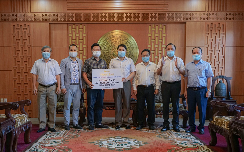 Tập đoàn FVG trao tặng hệ thống máy xét nghiệm tự động Real-time PCR cho ngành y tế Quảng Nam.