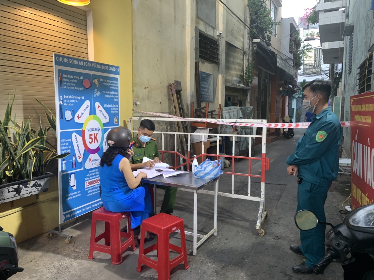 Thành phố Đà Nẵng nhanh chóng khoanh vùng, rà soát các trường hợp tiếp xúc gần với người nghi nhiễm Covid-19.