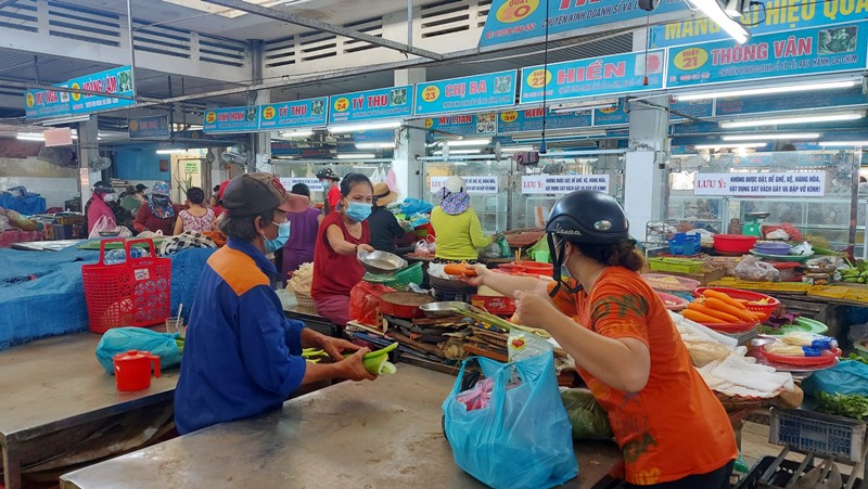 Thành phố Đà Nẵng từng bước khôi phục hoạt động chợ truyền thống.