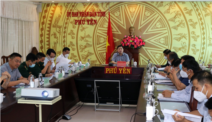 Ông Trần Hữu Thế vừa nghe báo cáo nội dung phương án quy hoạch phân khu tỷ lệ 1/2000 Khu vực Bãi Từ Nham - Vịnh Xuân Đài.