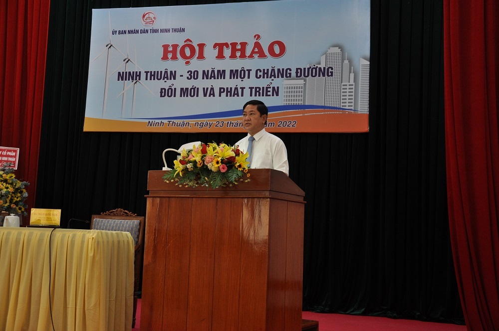 Ông Trần Quốc Nam phát biểu tại Hội thảo “Ninh Thuận - 30 năm một chặng đường đổi mới và phát triển”. 