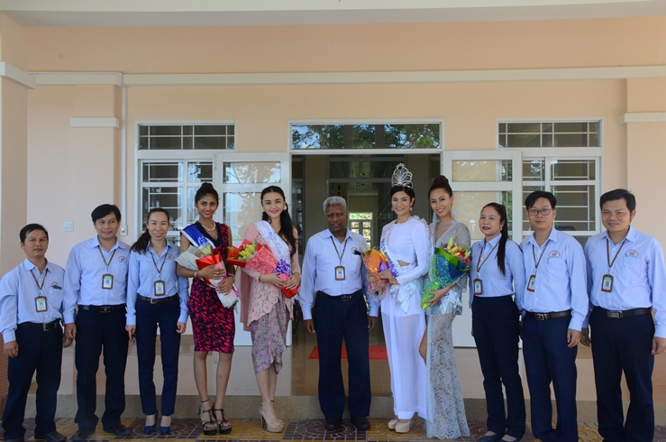 Các người đẹp cũng đến thăm Nhà máy đường KCP của Ấn Độ, một trong những doanh nghiệp FDI hoạt động hiệu quả nhất về kinh tế lẫn xã hội trên địa bàn tỉnh Phú Yên 