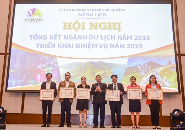 Furama Resort Đà Nẵng vinh dự đón nhận bằng khen của Bộ Văn hóa, Thể thao và Du lịch