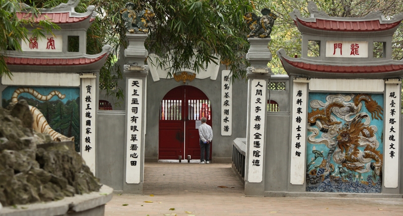 Di tích đền Ngọc Sơn tạm đóng cửa để phòng, chống dịch Covid-19.