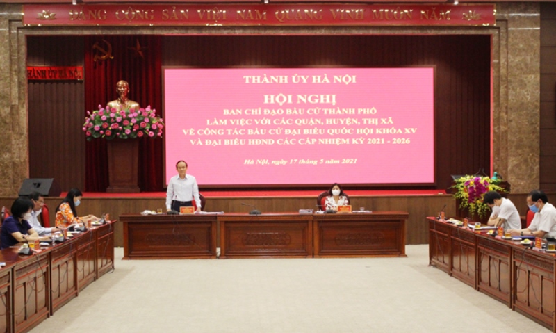 Chủ tịch HĐND Thành phố Hà Nội Nguyễn Ngọc Tuấn phát biểu tại hội nghị.