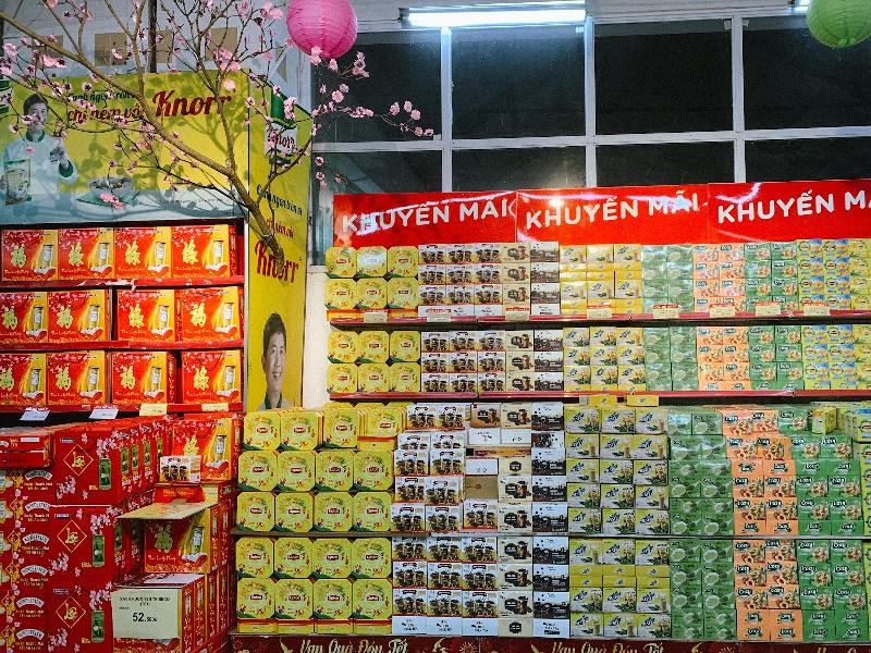 Hà Nội: Sôi động thị trường đồ uống, bánh kẹo Tết - Baodautu.vn