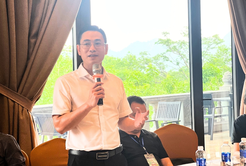 Ông Nguyễn Văn Tài, CEO VietSense Travel phát biểu tại tọa đàm.