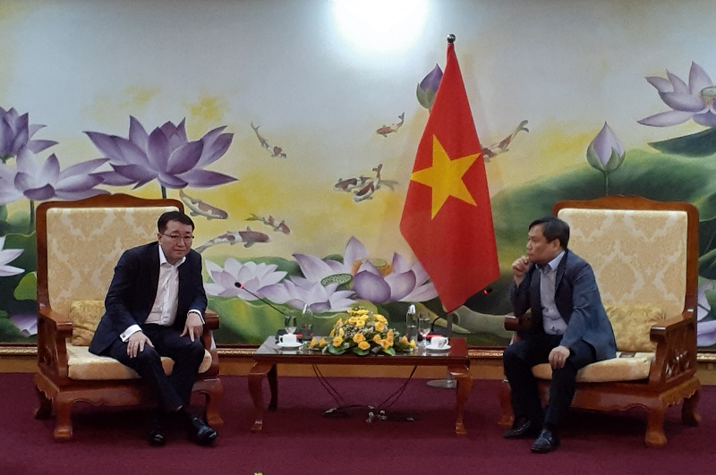 Thứ trưởng Bộ Kế hoạch và Đầu tư Vũ Đại Thắng (phải) và Chủ tịch Tập đoàn CJ tại Việt Nam Chang Bok Sang tại cuộc gặp ngày 9/9.