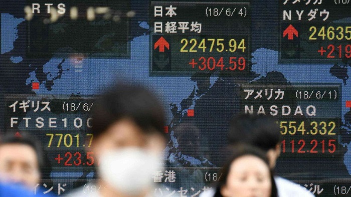 Sắc xanh chi phối thị trường chứng khoán châu Á phiên 1/10. Ảnh: AFP
