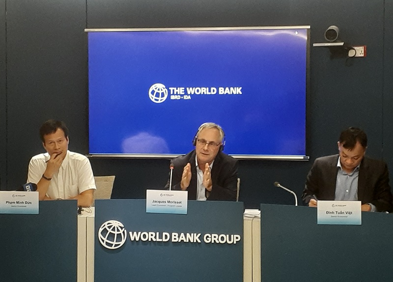Ông Jacques Morisset, chuyên gia kinh tế trưởng của ngân hàng Thế giới tại Việt Nam phát biểu tại cuộc họp báo về báo cáo cập nhật kinh tế Đông Á - Thái Bình Dương của ngân hàng Thế giới tổ chức ngày 10/10 tại Hà Nội.