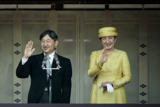 Nhật hoàng Naruhito (phải) và Hoàng hậu Masako. Ảnh: AFP