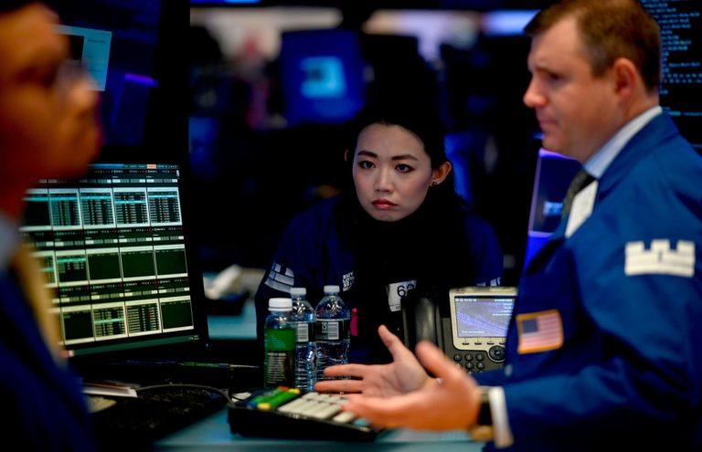 Nhiều tập đoàn lớn của Mỹ đang sốc lại niềm tin rằng thị trường chứng khoán năm 2020 sẽ được cải thiện đáng kể. Ảnh: AFP
