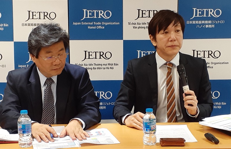 Ông Takeo Nakajima, Trưởng đại diện JETRO tại Hà Nội phát biểu tại buổi họp báo. Ảnh: Lê Quân