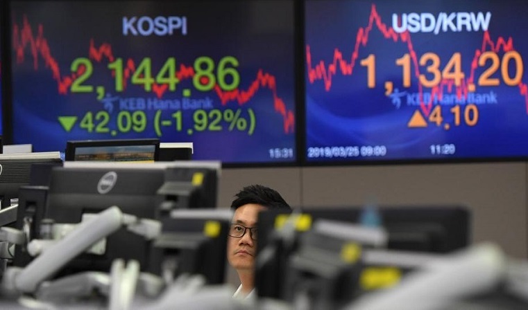 chứng khoán Hàn Quốc rớt điểm mạnh nhất khu vực châu Á với chỉ số Kospi mất 1,02%. Ảnh: AFP