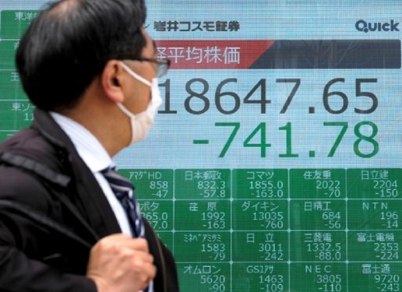 Chỉ số Nikkei 225 của Nhật Bản hôm nay 15/4 đóng cửa mất 0,45% về 19.550,09 điểm còn chỉ số Topix trượt nhẹ về 1.434,07 điểm. Ảnh: AFP