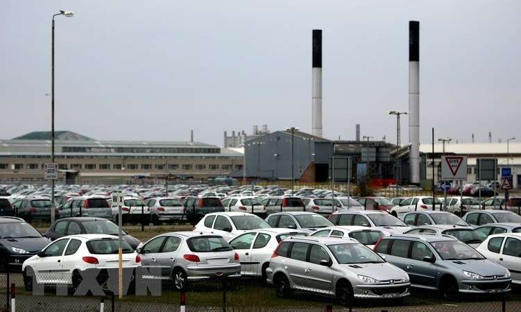 Kho bãi của nhà máy sản xuất ô tô Peugeot SA của Pháp. (Ảnh: AFP/TTXVN)
