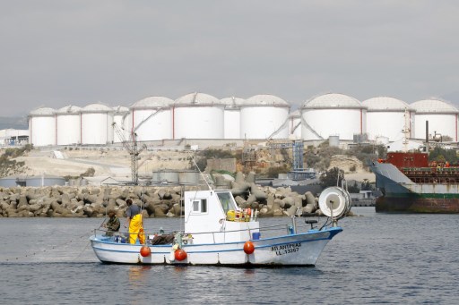 Kho chứa dầu mỏ tại cảng Vasilikos, Cyprus. Ảnh: AFP