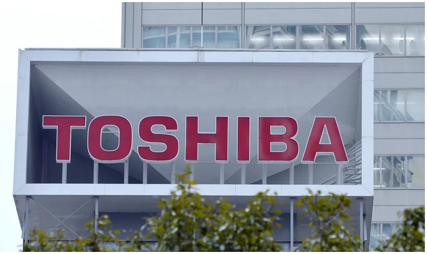 Toshiba đang đối mặt áp lực cải tổ kể từ khi hãng này bán 600 triệu yên (tương đương 5,6 tỷ USD) cổ phiếu cho hàng chục quỹ phòng hộ nước ngoài vài năm trước.