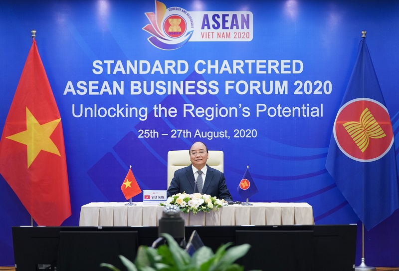 Thủ tướng Nguyễn Xuân Phúc phát biểu khai mạc Diễn đàn Kinh doanh ASEAN 2020. Ảnh: VGP